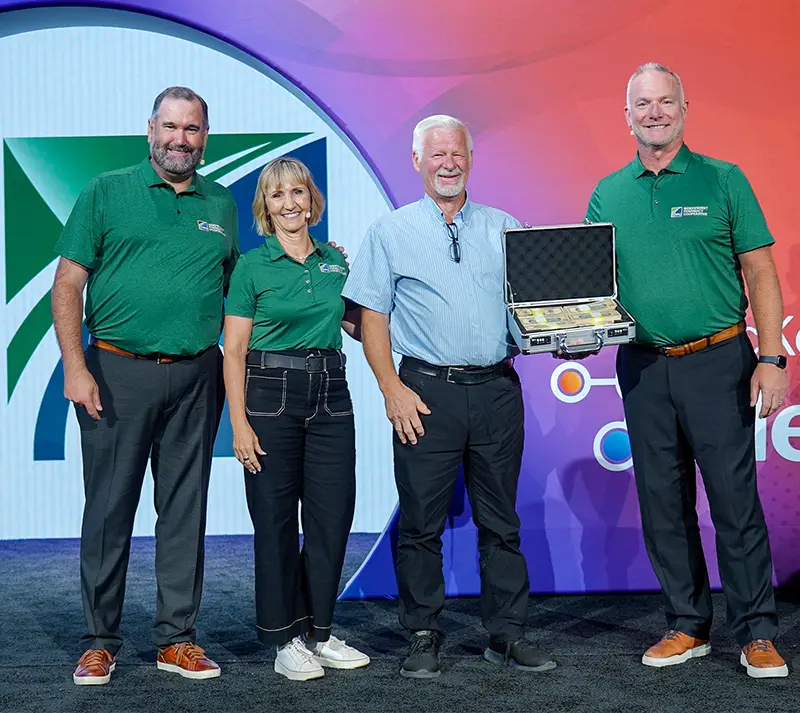 Hal Roe owner of Roe Family Health Mart Wins $25K at IPC Annual Meeting